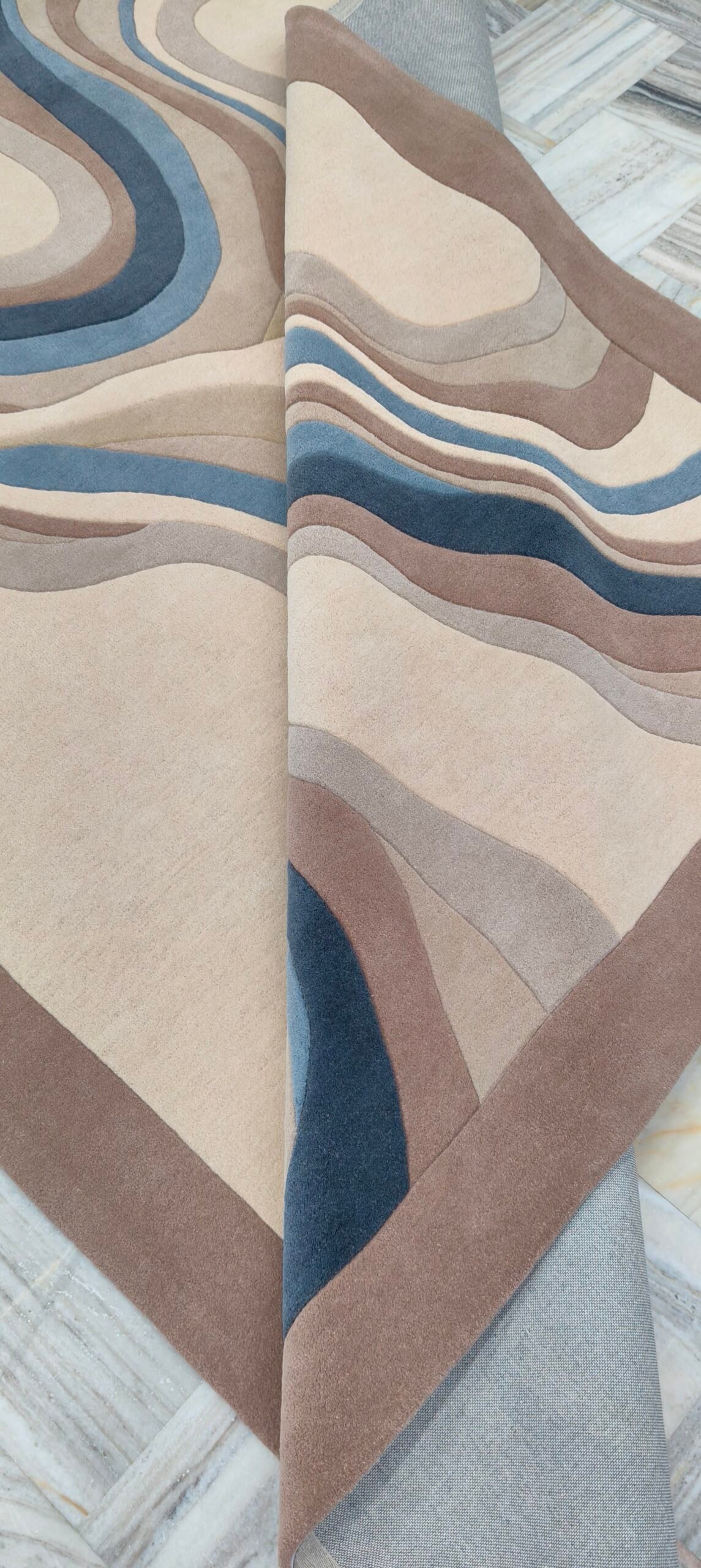 Hand-Tufted Abstract Wool Carpet (250x350 cm) - Image 7